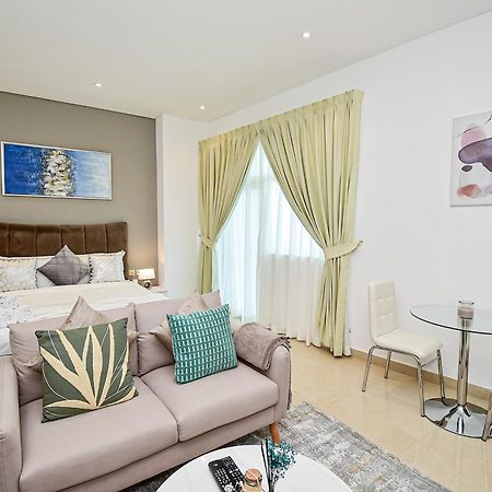 Luxury Escapes - Budget Studio With Balcony, Yacht Bay Marina Dubai Bagian luar foto